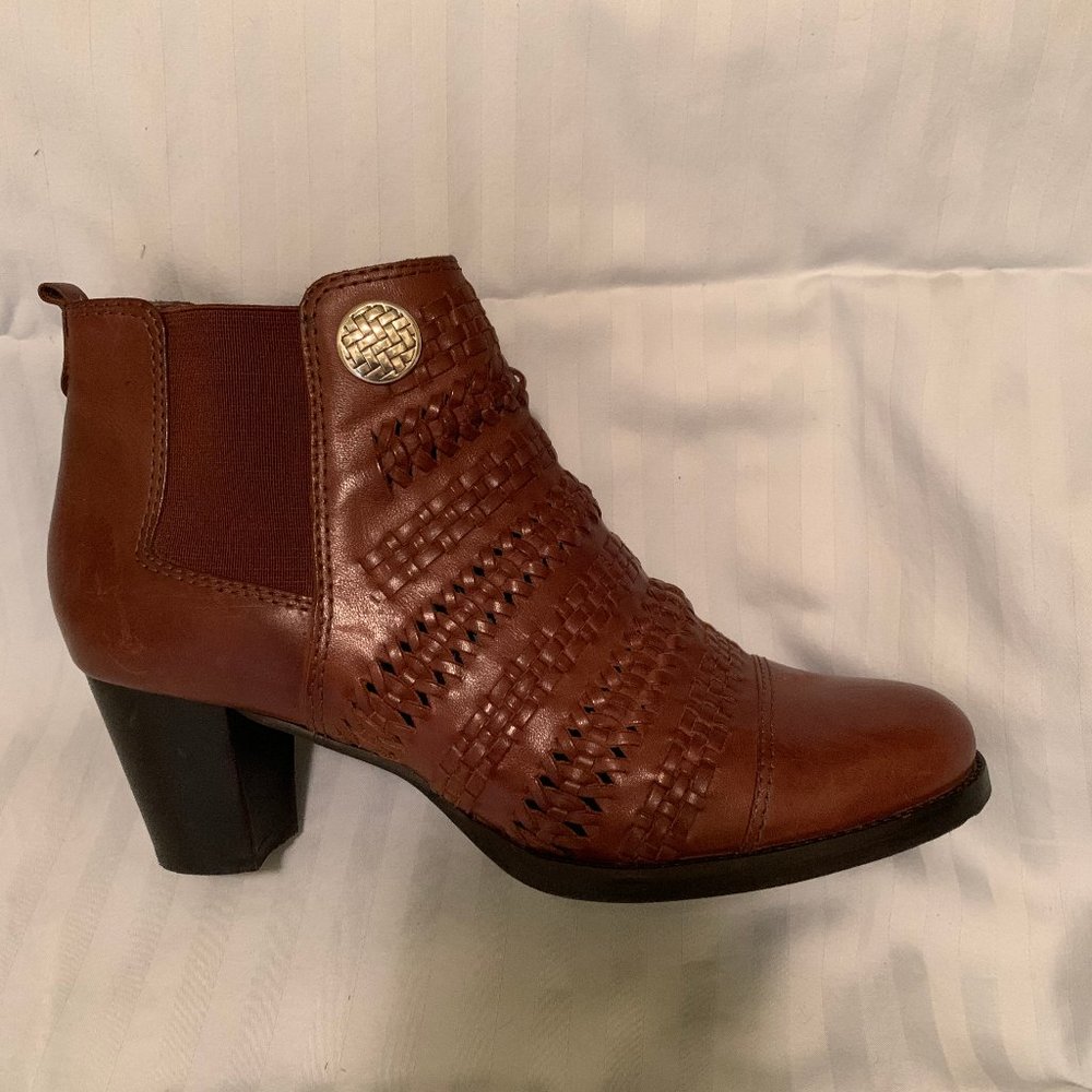 Brighton Galore leather Ankle boots, size 8M